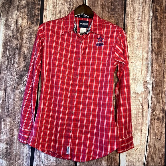 Wrangler Tops - Wrangler button shirt